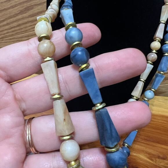 Vintage Beaded Faux Pearl Necklace Lot 2 Strands Blues & Cream Tones Screw Clasp - Picture 7 of 7